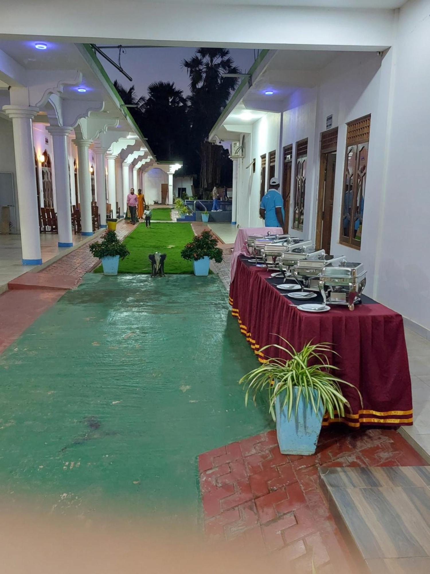Mrd Beach Hotel Trincomalee Εξωτερικό φωτογραφία